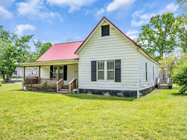 1206 Johnson St, Burns, TN 37029