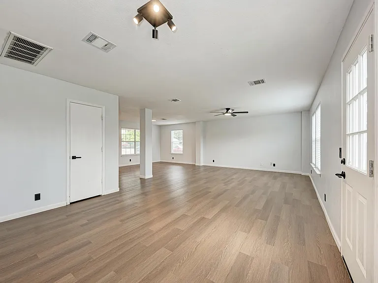 125 Holland St — Photo 15