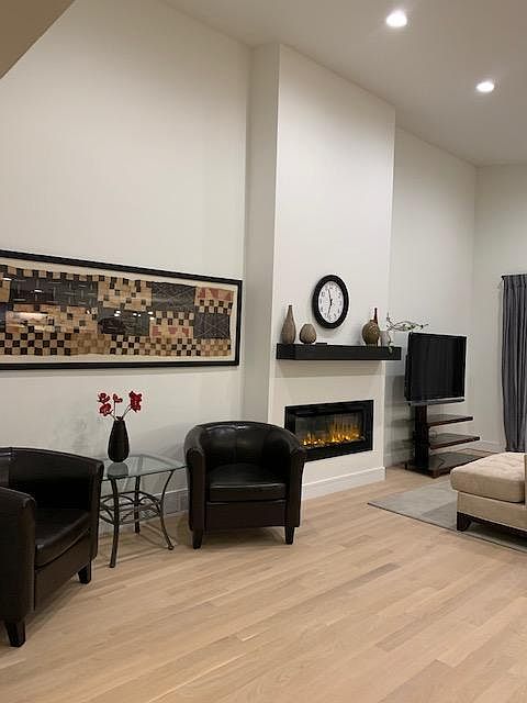 2nd image of 6525 N Knox Ave