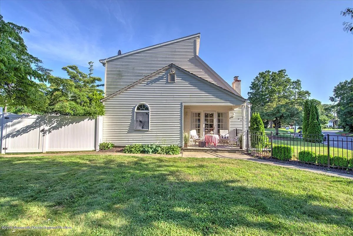 3 bed, 2.5 bath, 1926 sqft, $2,500 — Photo 3