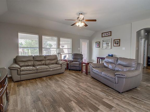 4th image of 224 Cliffbrook Dr