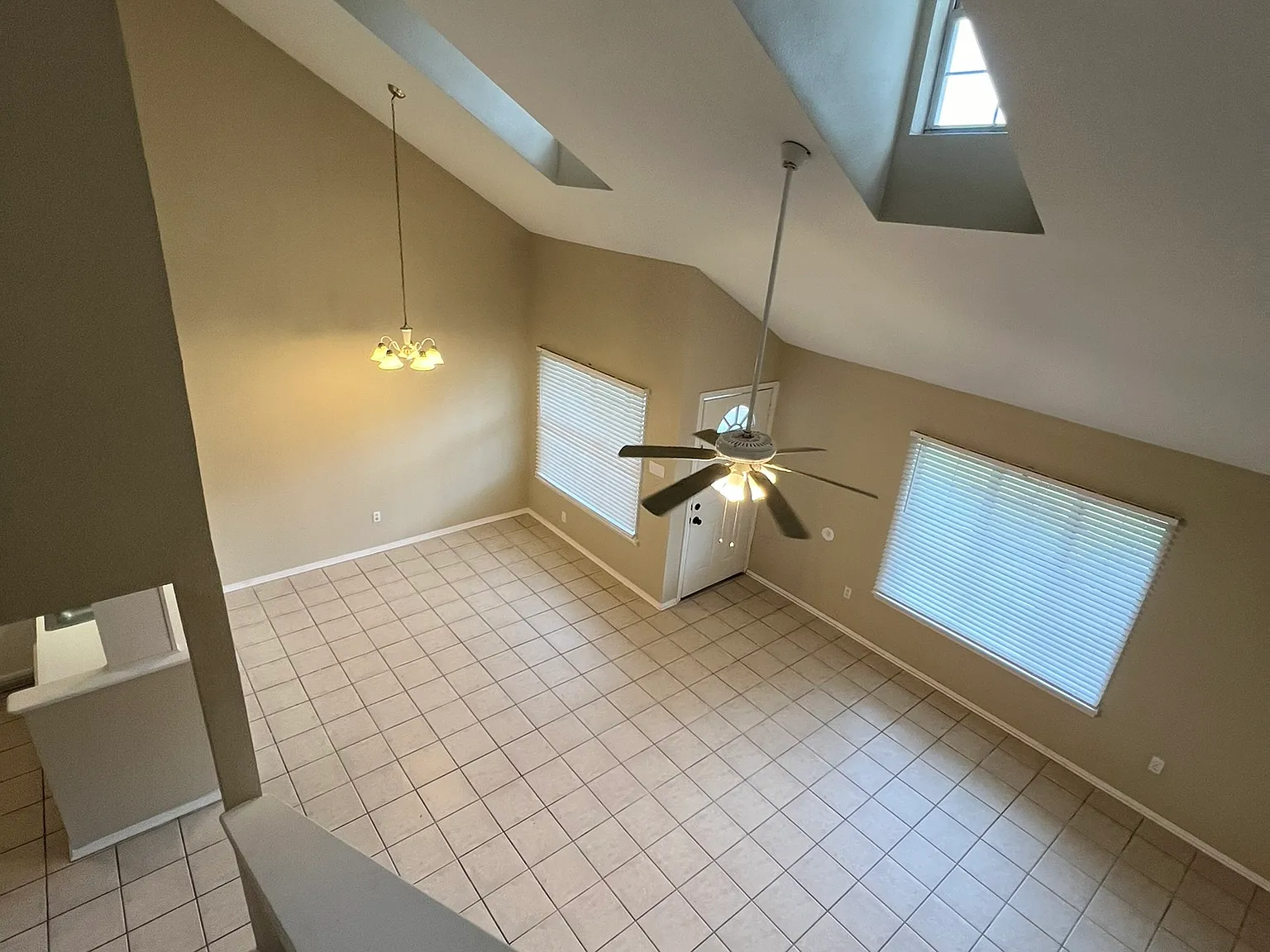 2366 Trafalgar Dr — Photo 4