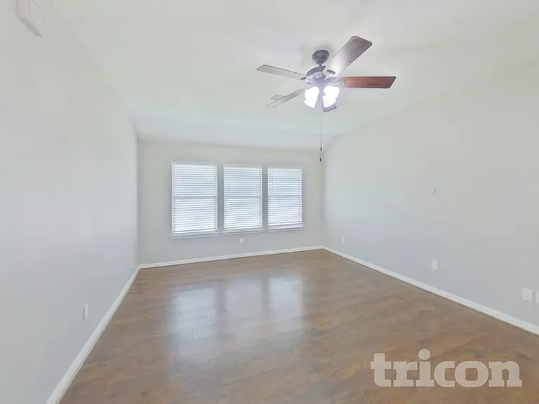 10951 Royal Forest Dr — Photo 2