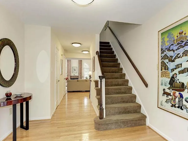 7418 Crestberry Ln — Photo 8