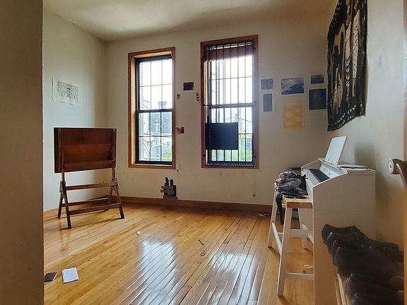 5th image of 200 Stockholm St #L2