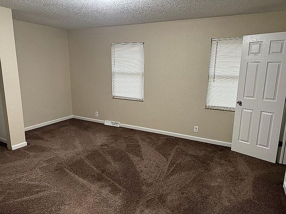 3rd image of 6870 Wagoner Dr #4