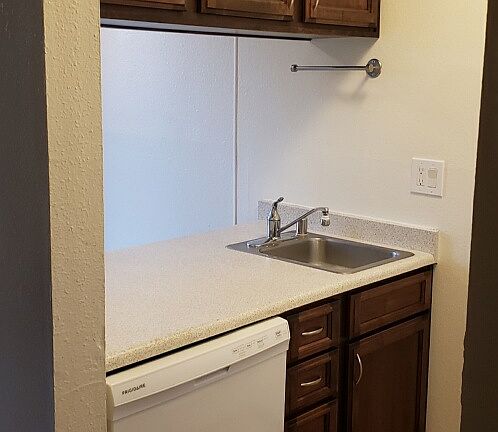 5th image of 317 Palomas Dr NE