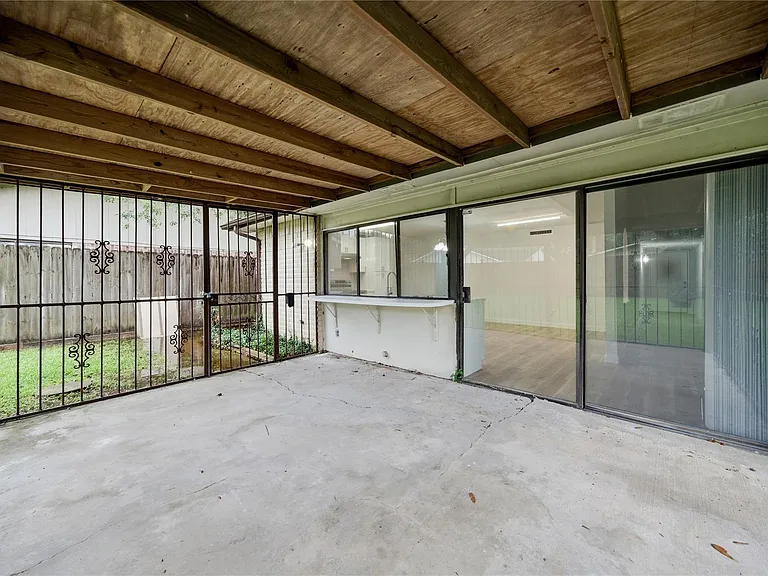 2126 Quail Valley East Dr — Photo 28