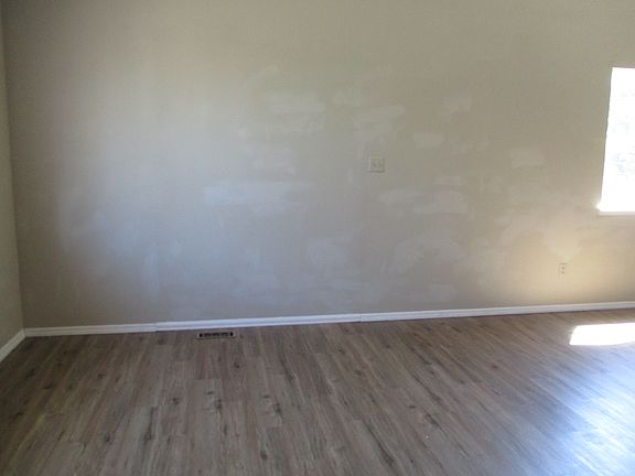 3rd image of 310 N 25th Avenue Ct