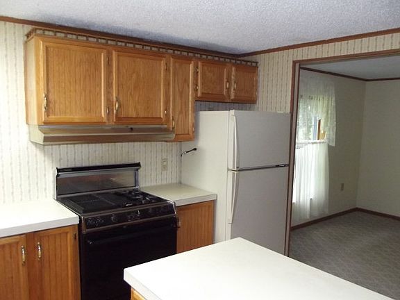 3rd image of 105 Woodlawn Ln