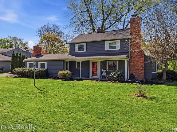 2nd image of 7441 Honeysuckle Rd