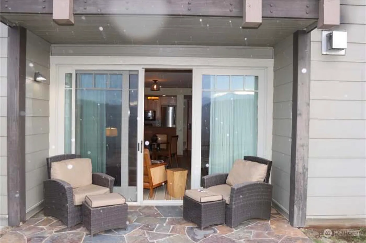 1 bed, 870 sqft, $2,200 — Photo 2