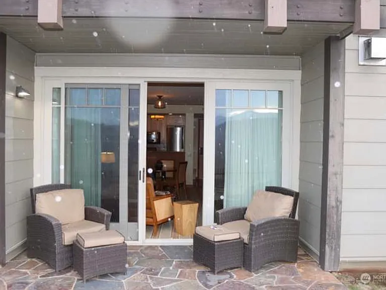 3600 Suncadia Trl — Photo 2