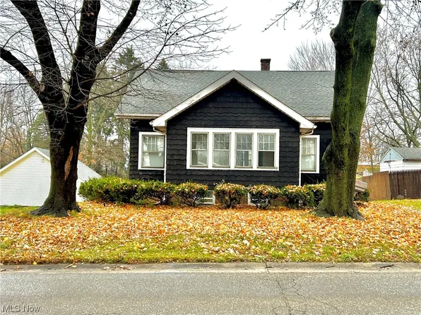 2549 30th St NE, Canton, OH 44705