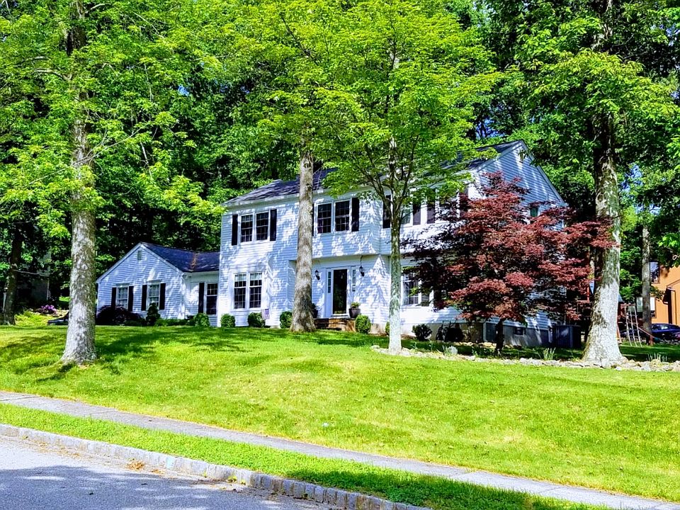 1st image of 2 Eagle Nest Ln