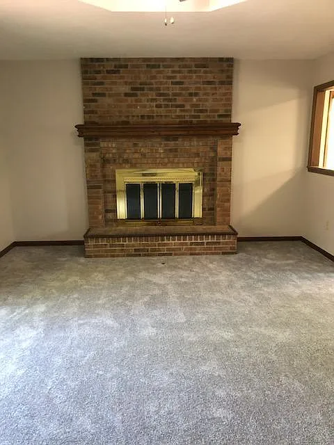 3 bed, 1248 sqft, $1,900 — Photo 2