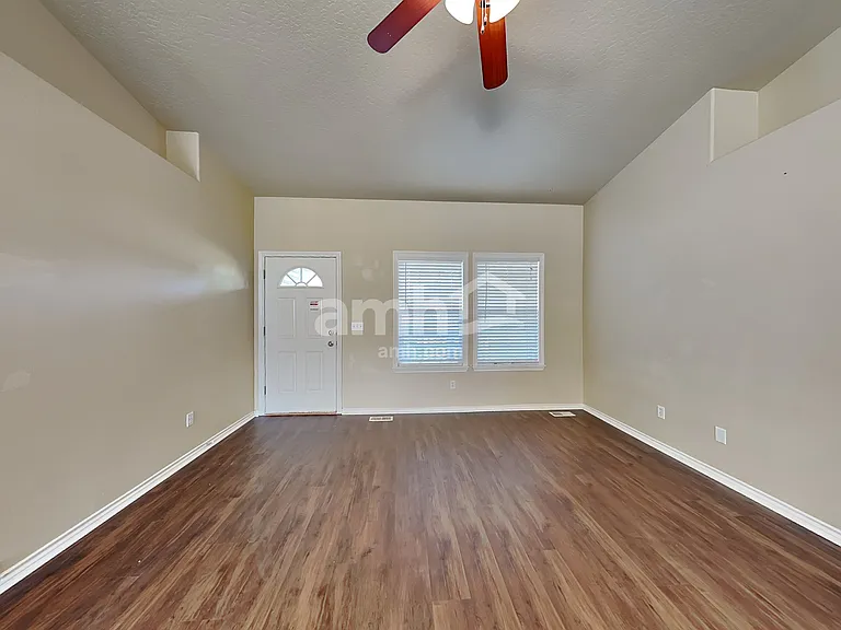 724 Coopers Ct — Photo 6