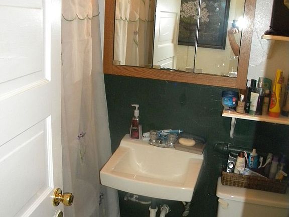 5th image of 843 Summer St NE APT 3