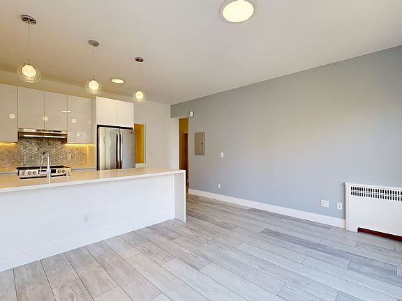 2nd image of 2110 Jackson St APT 303