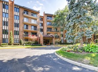 601 Lake Hinsdale Dr APT 102, Willowbrook, IL 60527