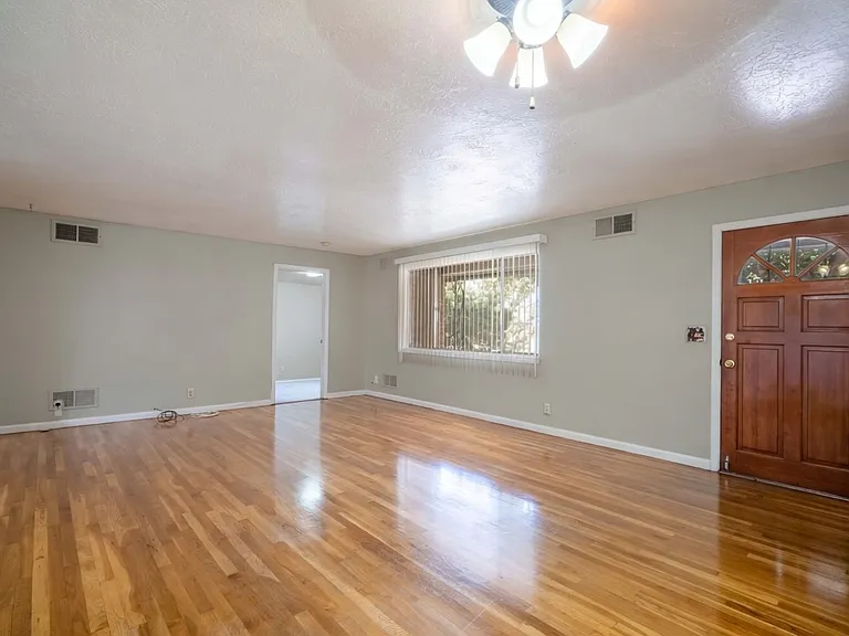 3127 Polk Ave — Photo 3