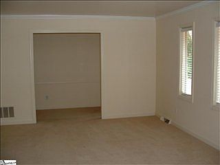 4th image of 6 Hillsborough Dr