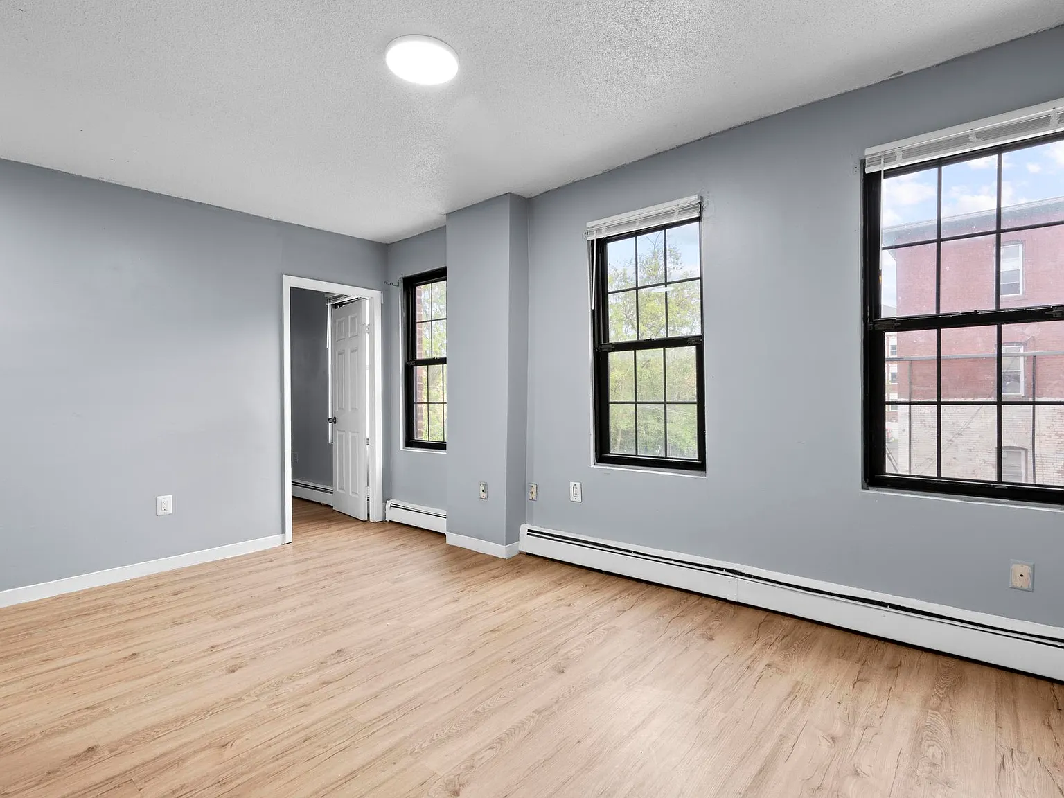 26-28 Lawrence Street - 26-5 — Photo 4