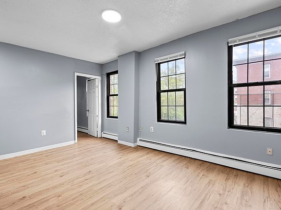 4th image of 26-28 Lawrence St #26-5