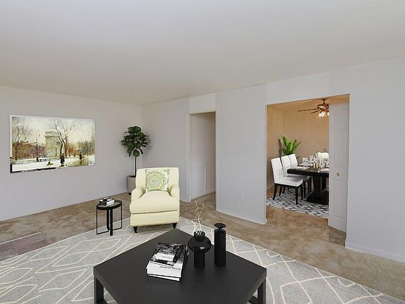 4th image of 915 Cedartree Ln #903-01
