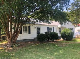 1506 Valley Ridge Dr, High Point, NC 27260