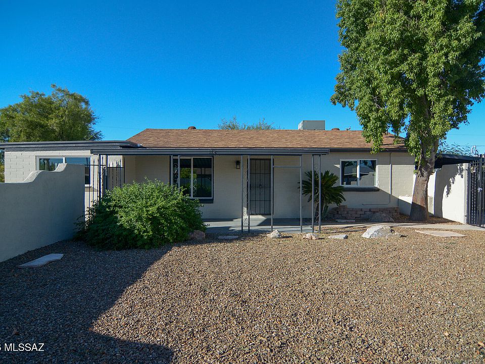 1st image of 726 W Santa Paula St