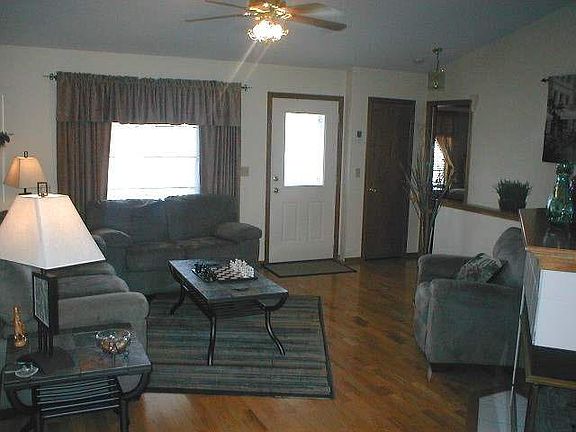 5th image of 501 Oakwood St