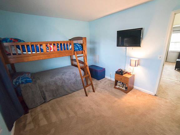 2nd image of 580 Belmawr Pl