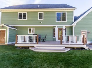 30 Playhouse Cir, Hampton, NH 03842