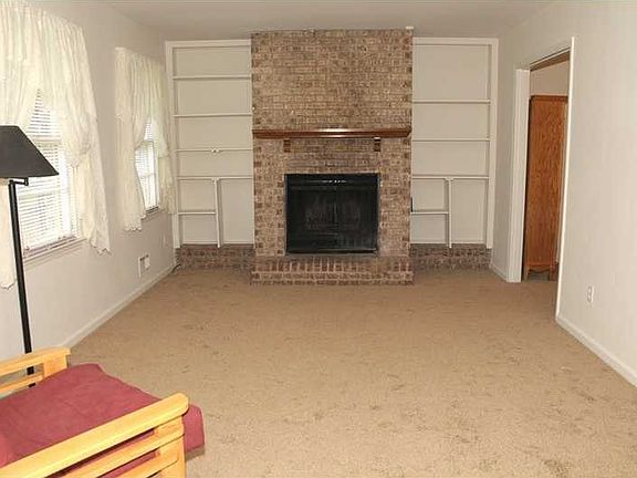 3rd image of 1667 Brantford Dr