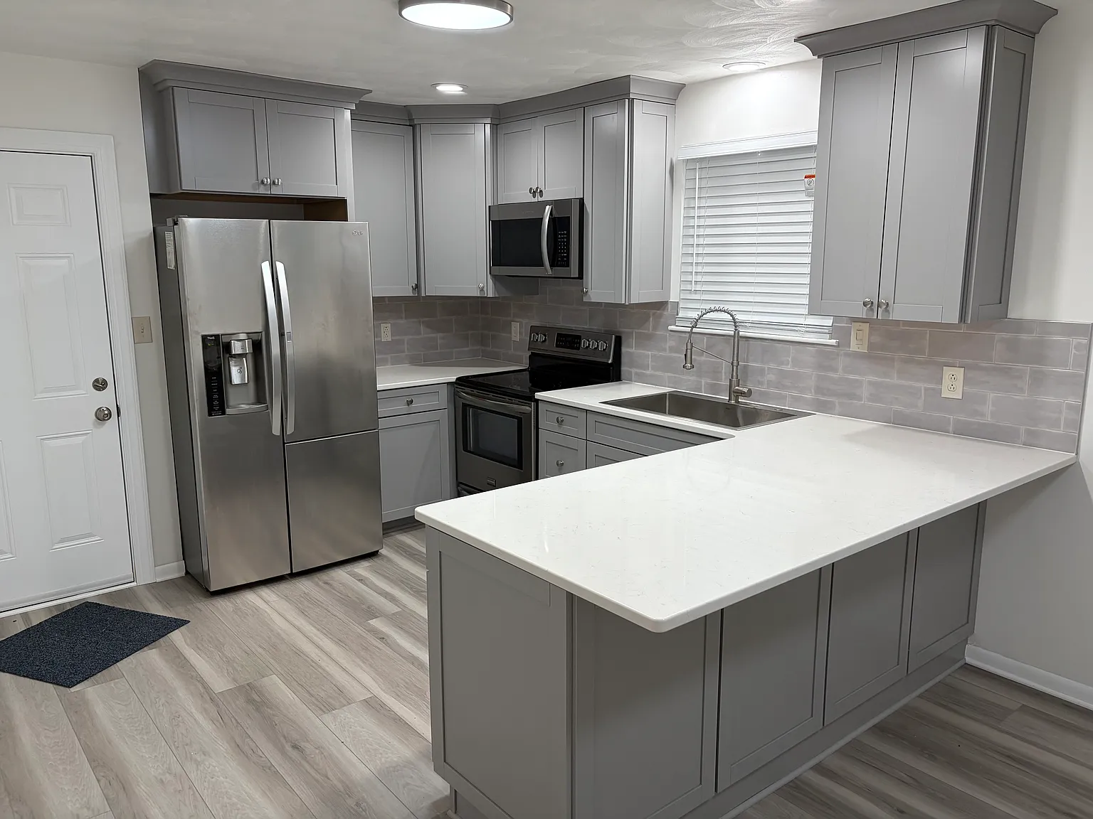 3 bed, 1.5 bath, 1040 sqft, $2,000 — Photo 4
