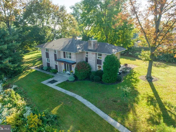 16 Orchard Ln, Boyertown, PA 19512