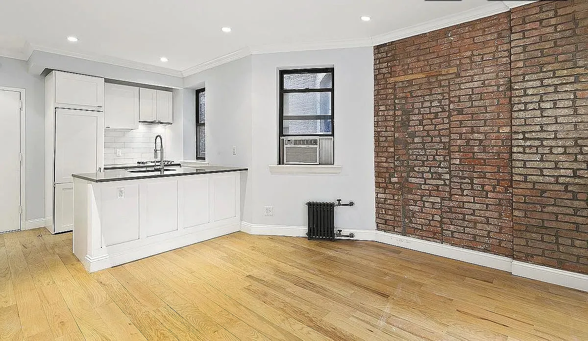 266 Elizabeth Street — Photo 1