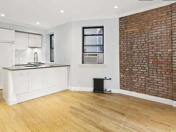 262 Elizabeth Street image 1 of 5