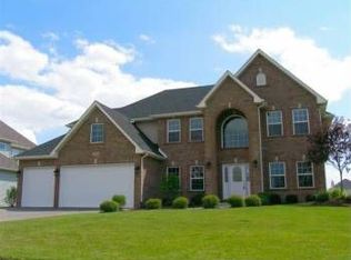 2444 Imgrund Rd, North Aurora, IL 60542