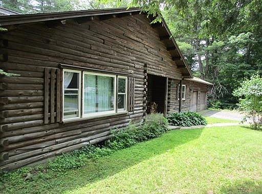 1st image of 8 Parkwood Ln