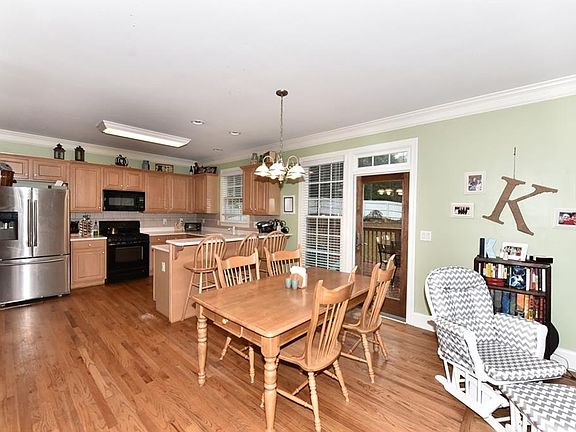5th image of 936 Richmond Hill Ct