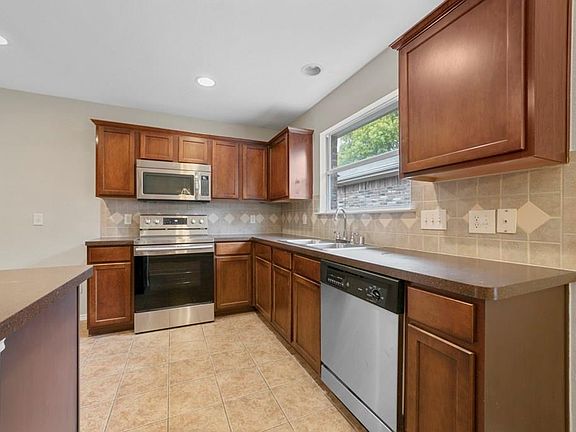 4th image of 2373 Graystone Dr