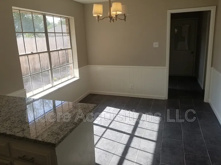1833 Skyline Dr — Photo 11