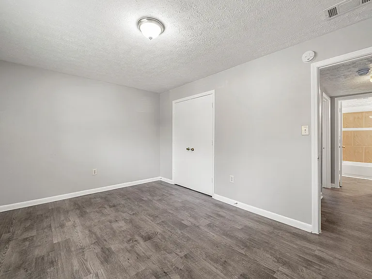 Balfour Forest Apartments — Photo 14