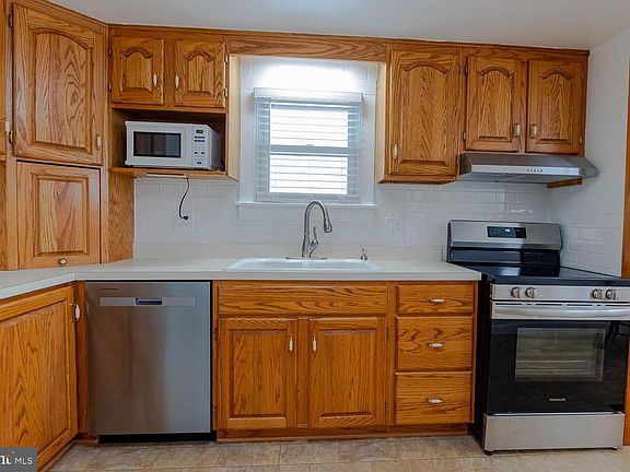 5th image of 515 N 11th St