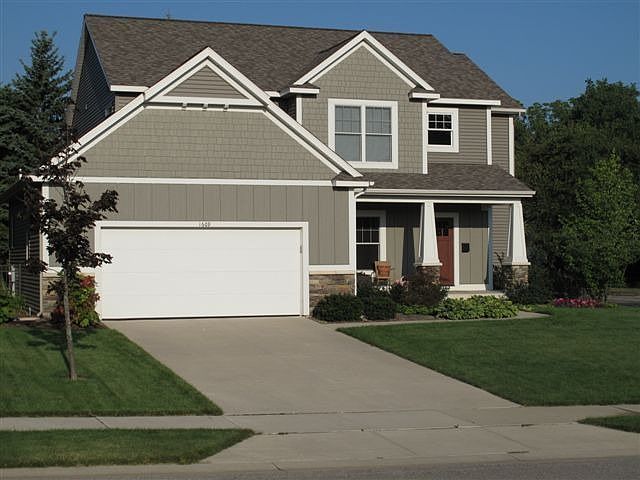 2nd image of 1609 Amberley Ct SE
