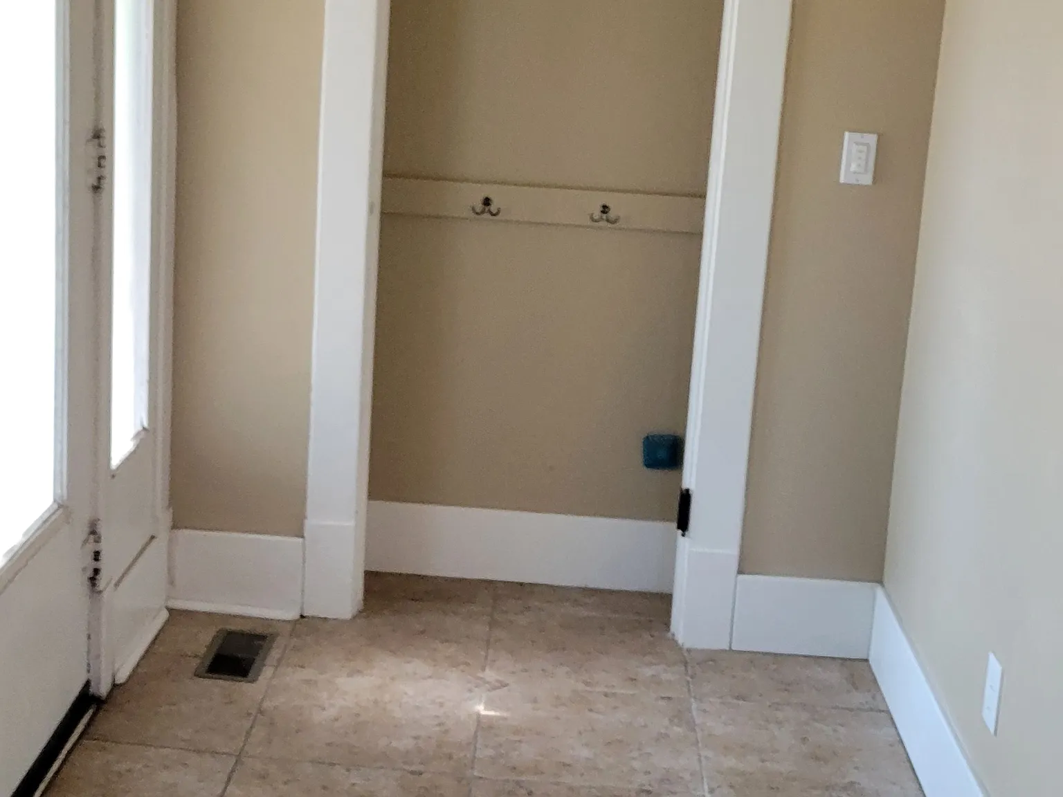 5 bed, 2050 sqft, $2,200 — Photo 4