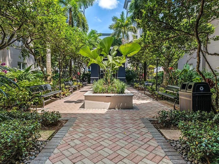 Aviah Flagler Village — Photo 17