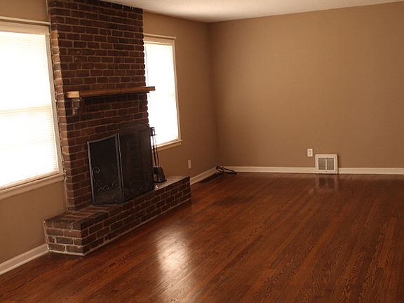 5th image of 4706 S Fuller Ave